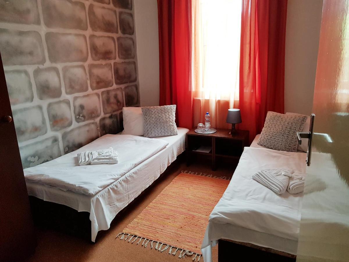 Hotel Camelot Tisá Esterno foto
