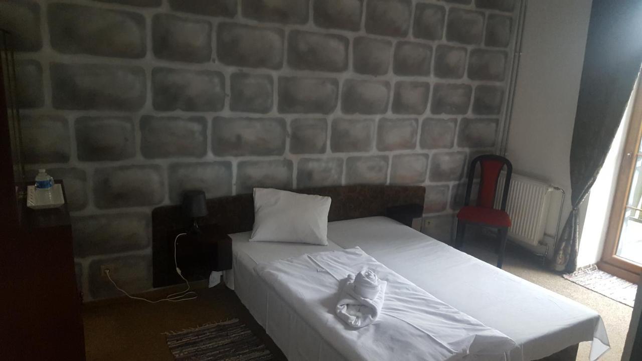 Hotel Camelot Tisá Esterno foto