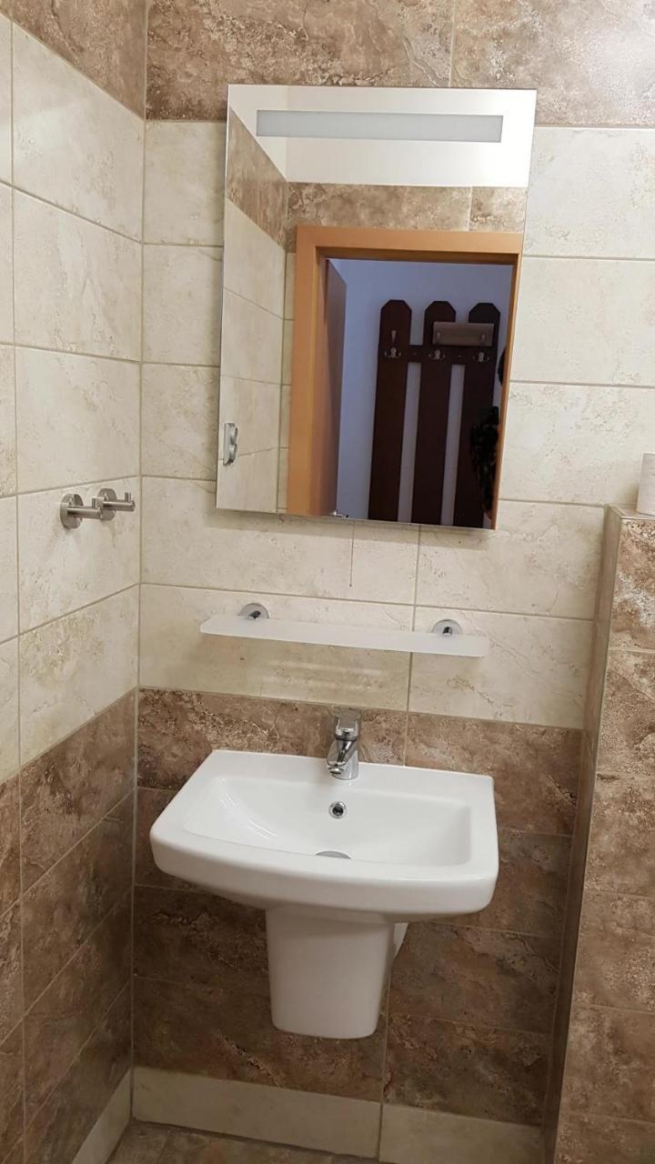 Hotel Camelot Tisá Esterno foto